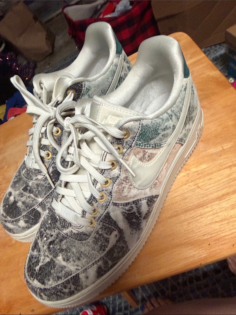 Nike Women’s Marbled Low-Top Sneakers in White, Gray, Green size 11